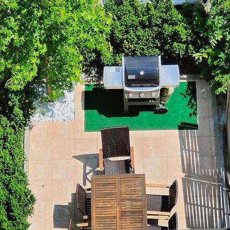 Eleonoras Ferienwohnung In Wuerzburg Stadt Mit Terrasse Im Erdgeschoss Inklusive Eigenen Parkplaetzen Vor Der Tuer ภายนอก รูปภาพ